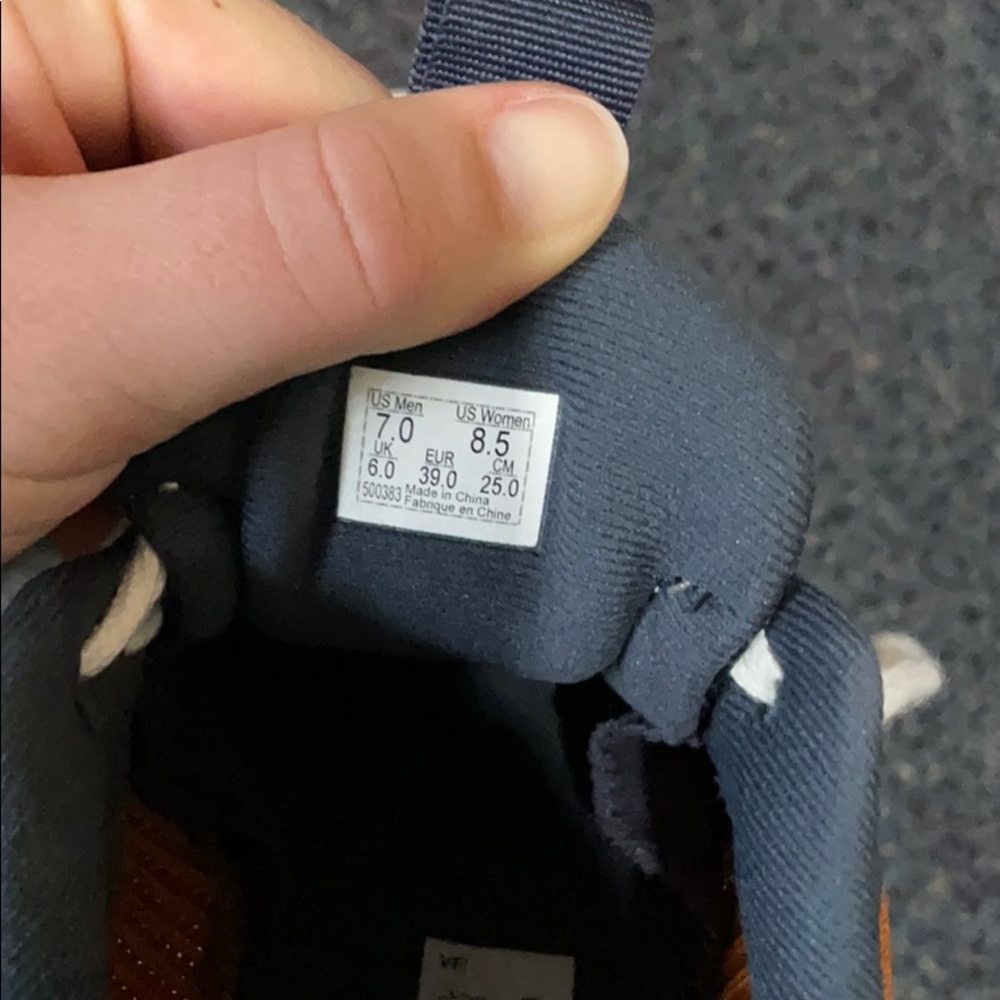 Vans - Picture 5 of 6